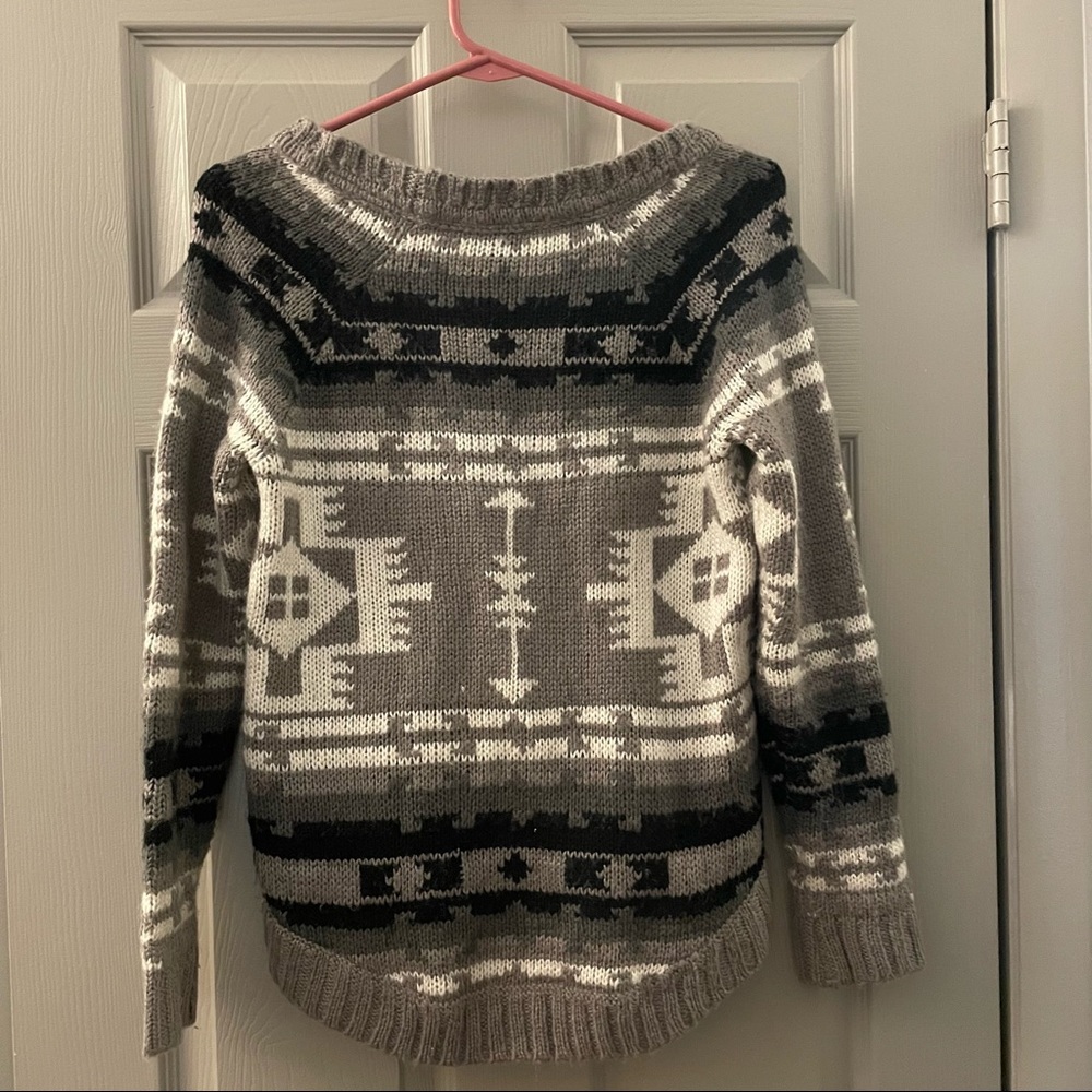 Aztec Pattern Winter Sweater - Picture 3 of 5